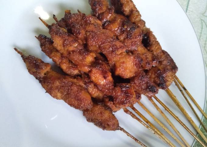 Cara Gampang Menyiapkan Sate ayam empuk bumbu pedas manis yang Sempurna