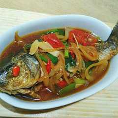 A picture of Ikan nila kuah kecap.