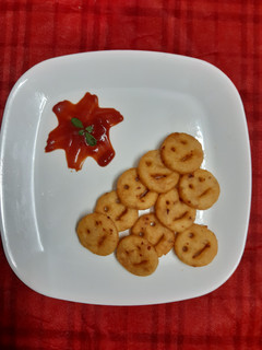 પોટેટો સ્માઇલી (Potato smiley recipe in Gujarati) રેસીપી મુખ્ય ફોટો