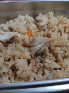 一鍋完成雞腿肉飯(簡單料理) 的食譜成品照片