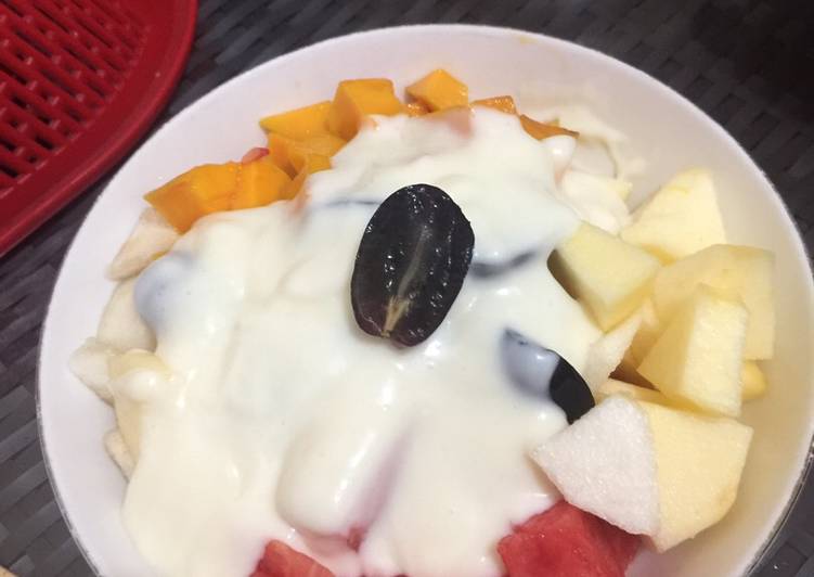 Bagaimana Menyiapkan Salad Buah, Sempurna