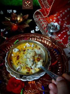 केसरिया मखाने की खीर (kesariya makhane ki kheer recipe in Hindi) रेसिपी मुख्य फोटो