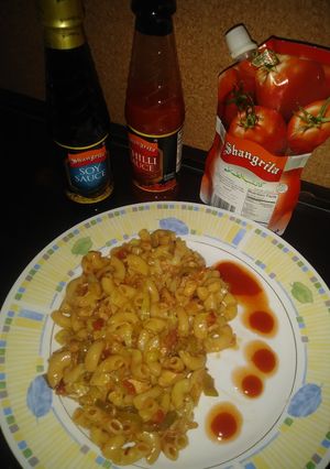 A picture of Chicken vegetable pasta.