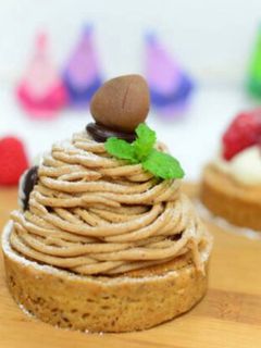 Una foto de Torre de castañas con relleno de orujo y queso crema 🌰