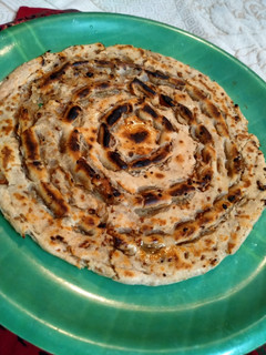 રાજસ્થાની ખોબા રોટી (Rajasthani Khoba Roti Recipe In Gujarati) રેસીપી મુખ્ય ફોટો