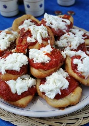 Una foto de Pizzetas fritas