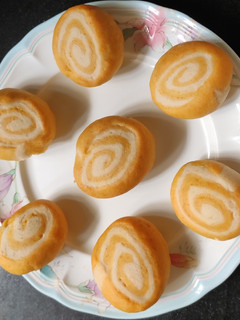 மஞ்சள் பூசணி ஸ்பின் வீல்ஸ் (Pumpkin spinwheels) (Manjal poosani spin wheels recipe in tamil) செய்முறை முக்கிய புகைப்படம்