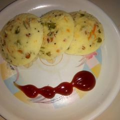 A picture of Veggi moong dal idli.
