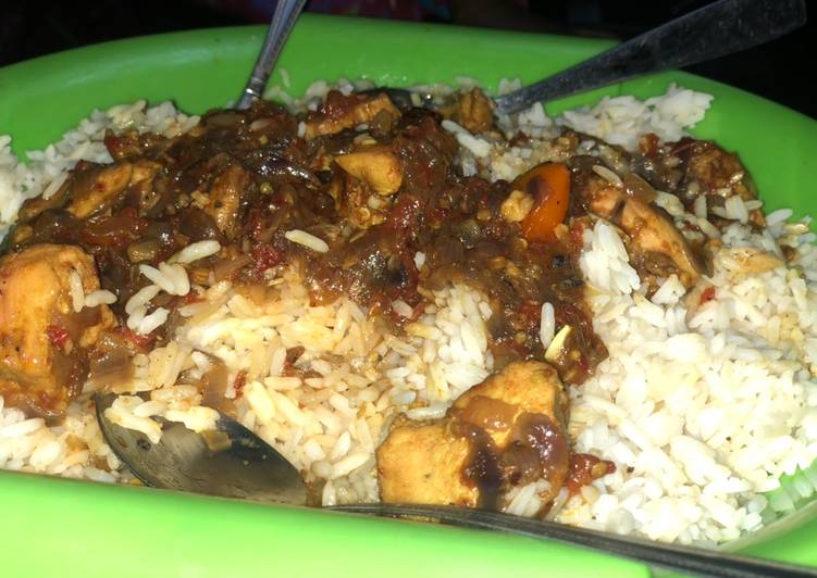 White rice with chicken breast stew