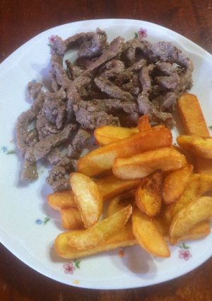 Foto di Straccetti di vitello con patate fritte