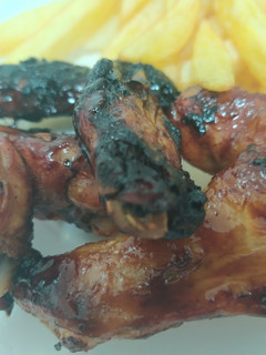 Una foto de Alitas de pollo al horno con miel y soja