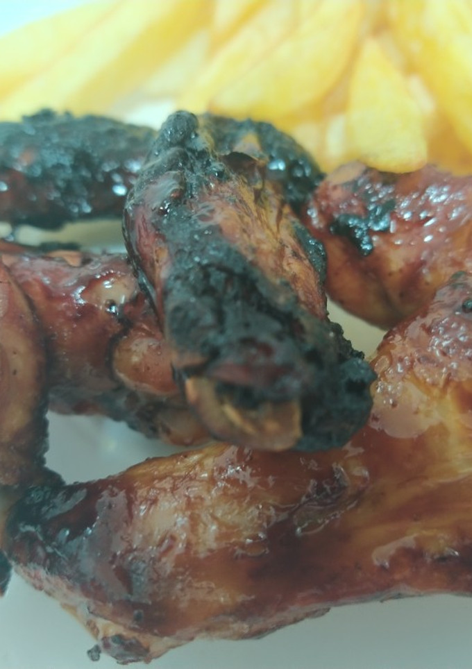 Una foto de Alitas de pollo al horno con miel y soja