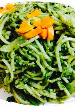 A picture of Spinach pesto pasta.