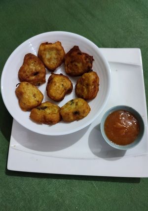 A picture of Potatoes hearts with peach jam.