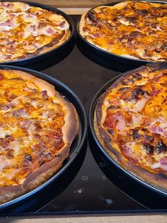 Glutén- és laktózmentes pizza házi pizzaszósszal recept fotója