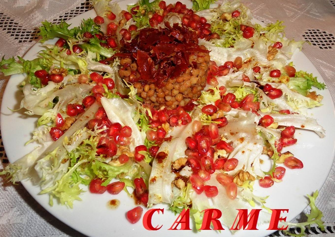 Ensalada tibia de escarola y lentejas con jamón