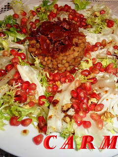 Una foto de Ensalada tibia de escarola y lentejas con jamón