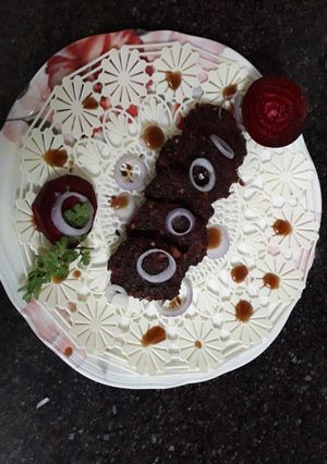 A picture of Gobhi chukandar kabab.