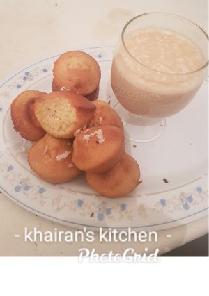 A picture of Coconut cup cake and banana milkshake.