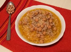 Foto di Vellutata di zucca light con orzo e ceci