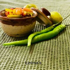 A picture of Karonda pickle.