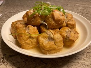 餡滿噴汁鑲肉油豆腐