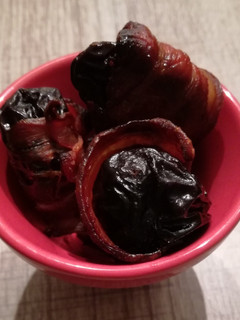 Una foto de Ciruela pasa con bacon ahumado