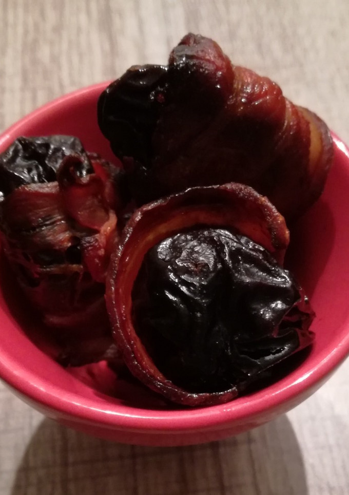 Una foto de Ciruela pasa con bacon ahumado