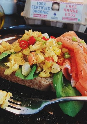 รูปของ (คลีน) แซนวิชไข่สโม้คแซลมอน Scrambled egg smoke salmaon sandwich