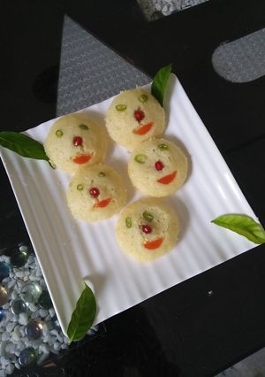 A picture of Tri-colour rawa Idli.