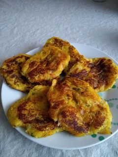 Una foto de Tortilla con purés de plátano y papa
