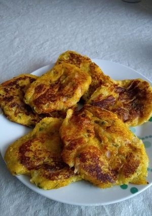 Una foto de Tortilla con purés de plátano y papa