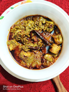 A picture of Lahsuni Palak Paneer.