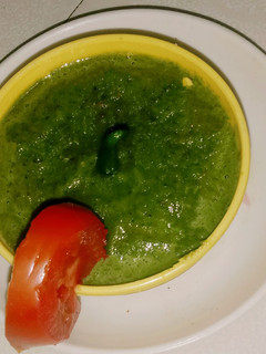 हरा धनिया और टमाटर की चटनी (hara dhaniya aur tamatar ki chutney recipe in Hindi) रेसिपी मुख्य फोटो