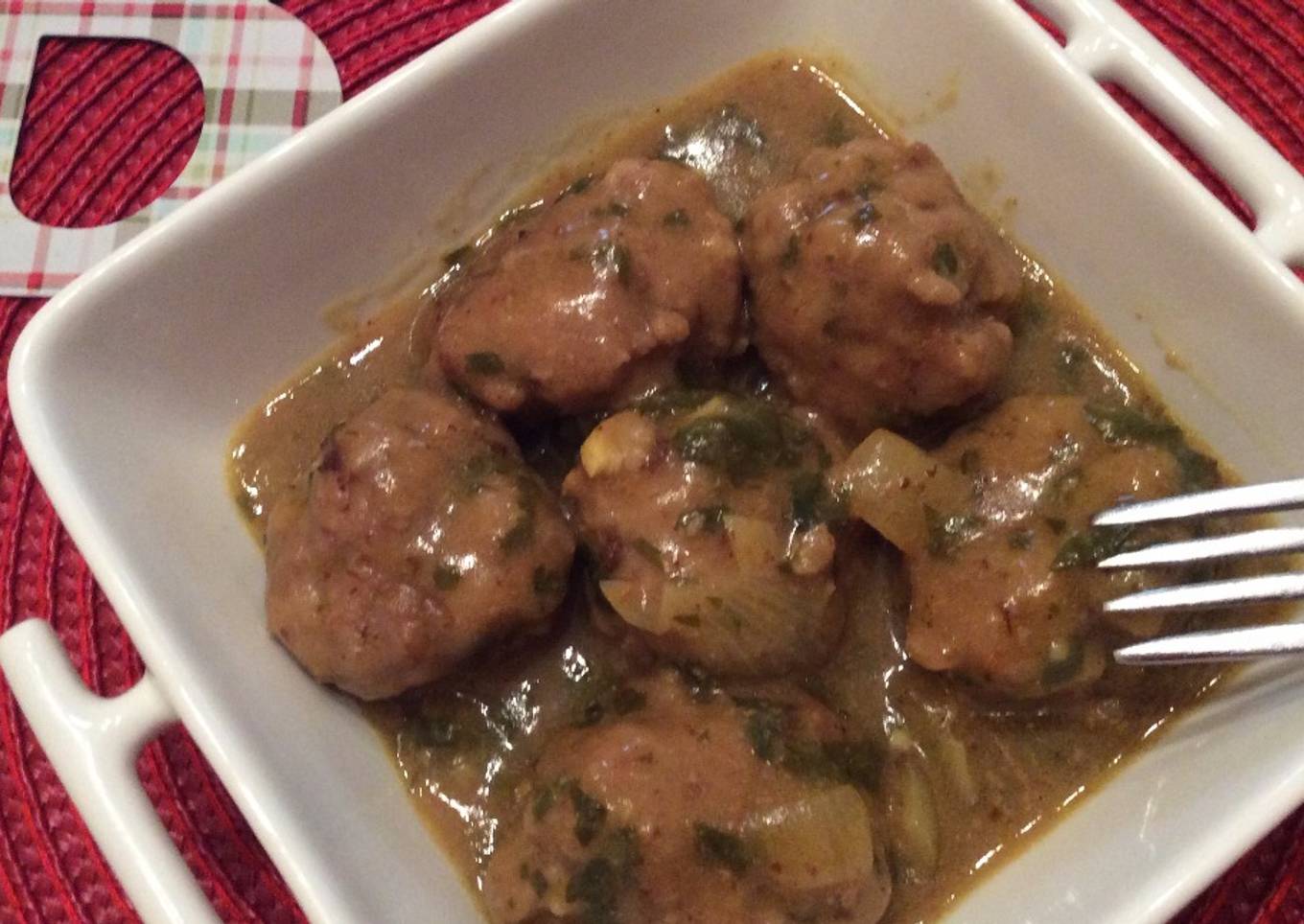 Albóndigas en salsa verde