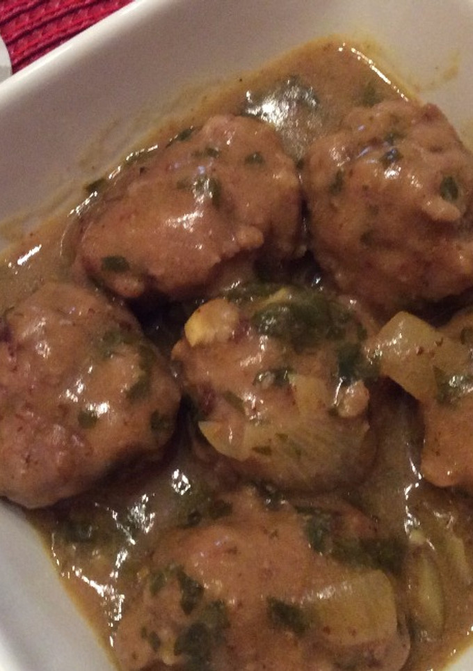 Una foto de Albóndigas en salsa verde