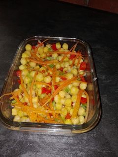 Una foto de Ensalada de garbanzos