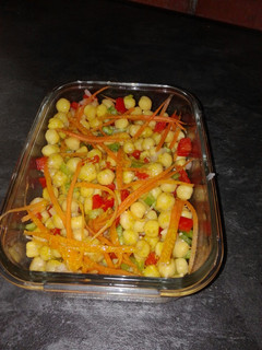 Una foto de Ensalada de garbanzos