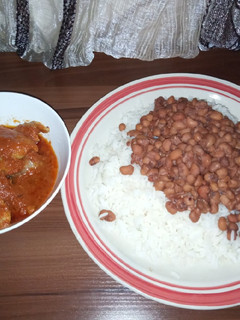 A picture of White rice and beans.