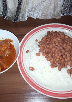 A picture of White rice and beans.