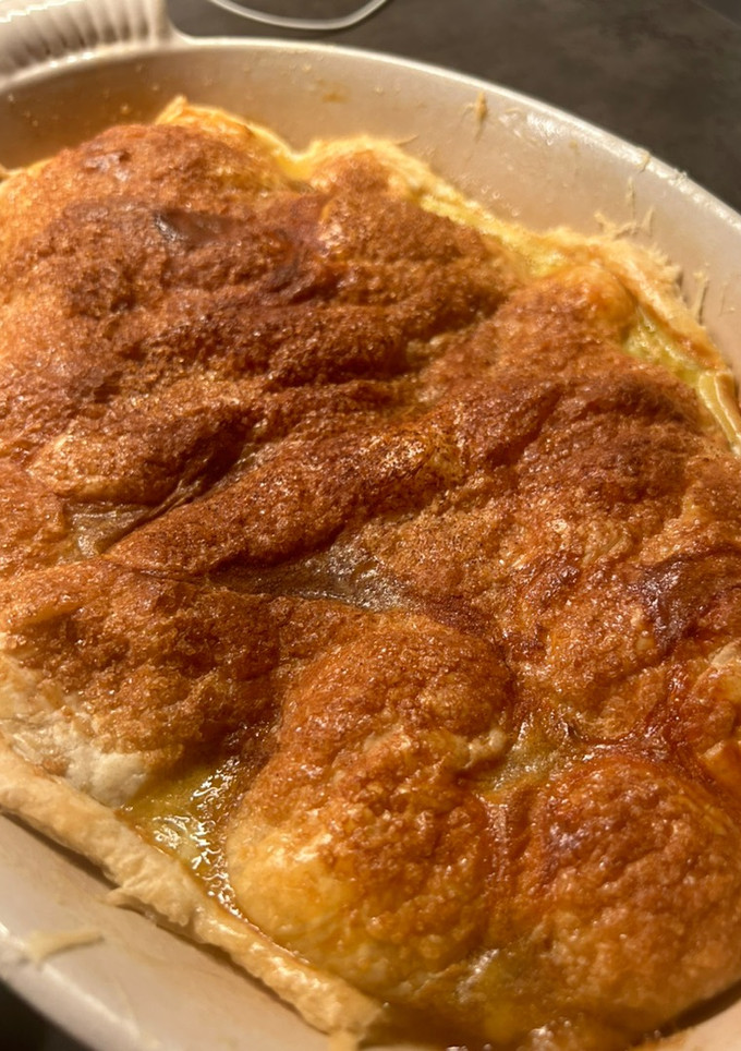 Una foto de Tarta de manzana y hojaldre 🥧
