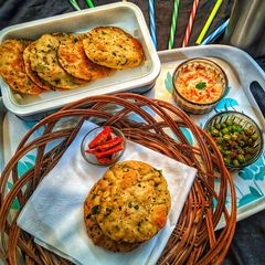 Bajra-methi ki poori A picture of Bajra-methi ki poori.