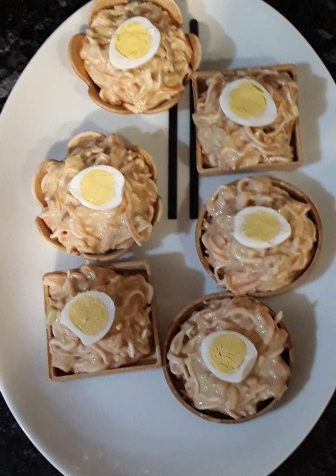 Una foto de Tartaletas de surimi con aguacate y champiñones
