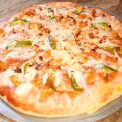 Chicken BBQ Pizza🍕🍕🍕 A picture of Chicken BBQ Pizza🍕🍕🍕.
