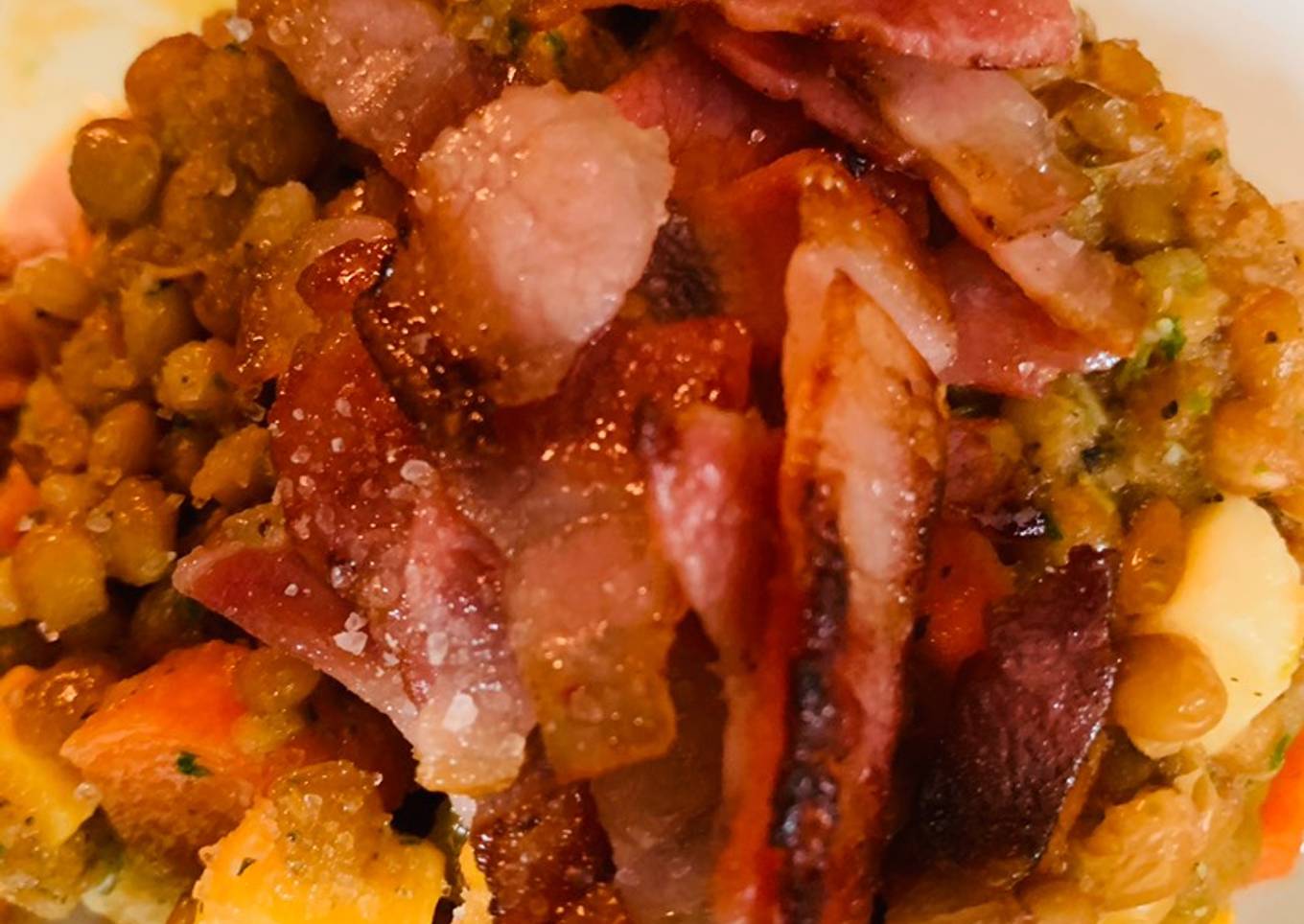Torres de lentejas al aroma de hierbas con crujiente de bacon🥓