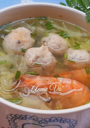 Hình của món Canh bắp cải nấu tôm thịt viên.