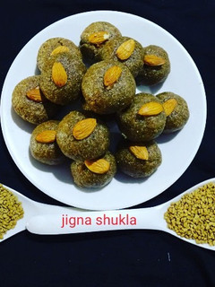 મેથી લાડુ (Methi ladoo Recipe in Gujarati) રેસીપી મુખ્ય ફોટો