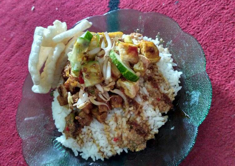 Cara Membuat Nasi Lengko khas Cirebon yang Renyah!