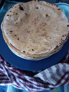 ફૂલકા રોટી (Fulka Roti Recipe In Gujarati) રેસીપી મુખ્ય ફોટો