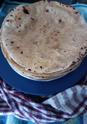 ફૂલકા રોટી (Fulka Roti Recipe In Gujarati) રેસીપી મુખ્ય ફોટો